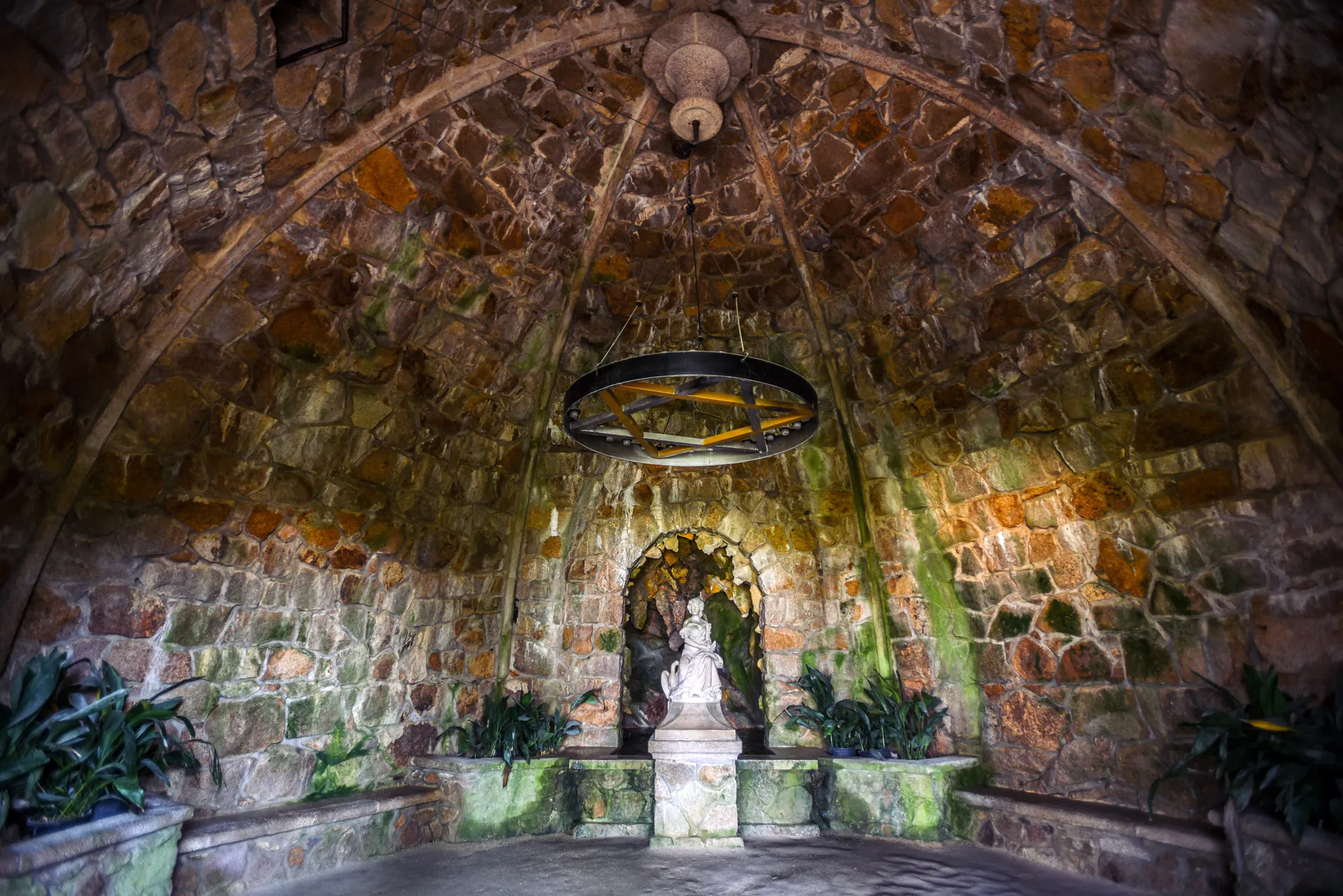 Ledas Cave in Quinta da Regaleira opt
